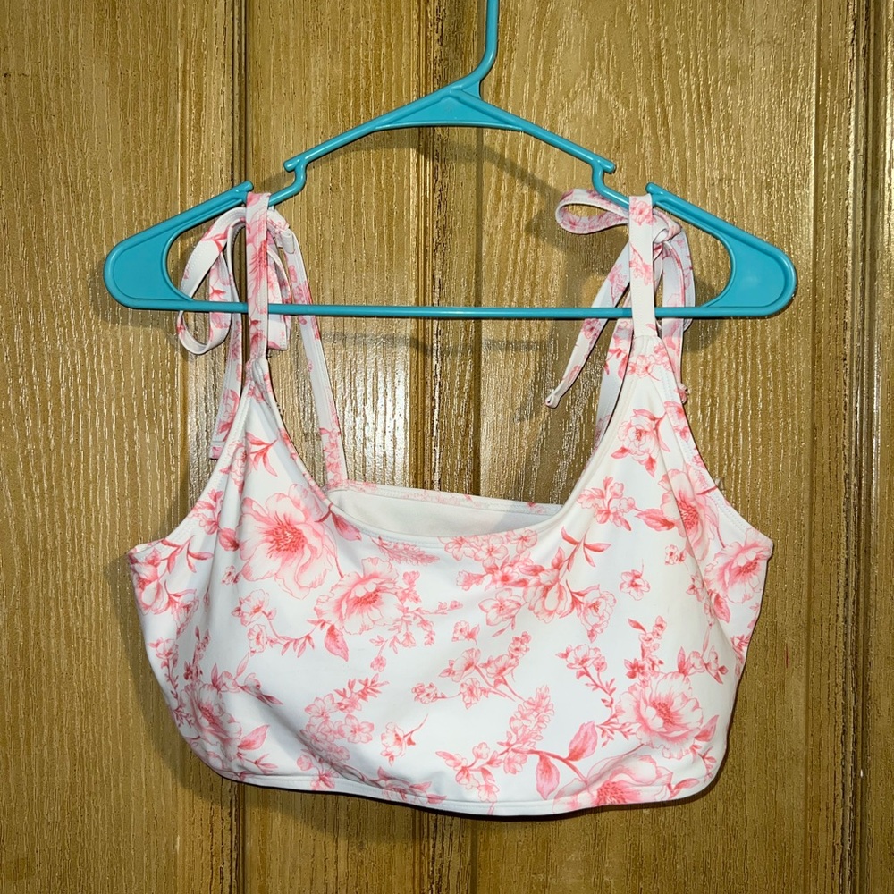 Floral Pink and White Swim top 2X. FOREVER 21+